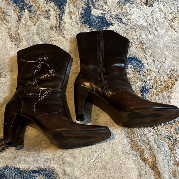 naturalizer boots brown